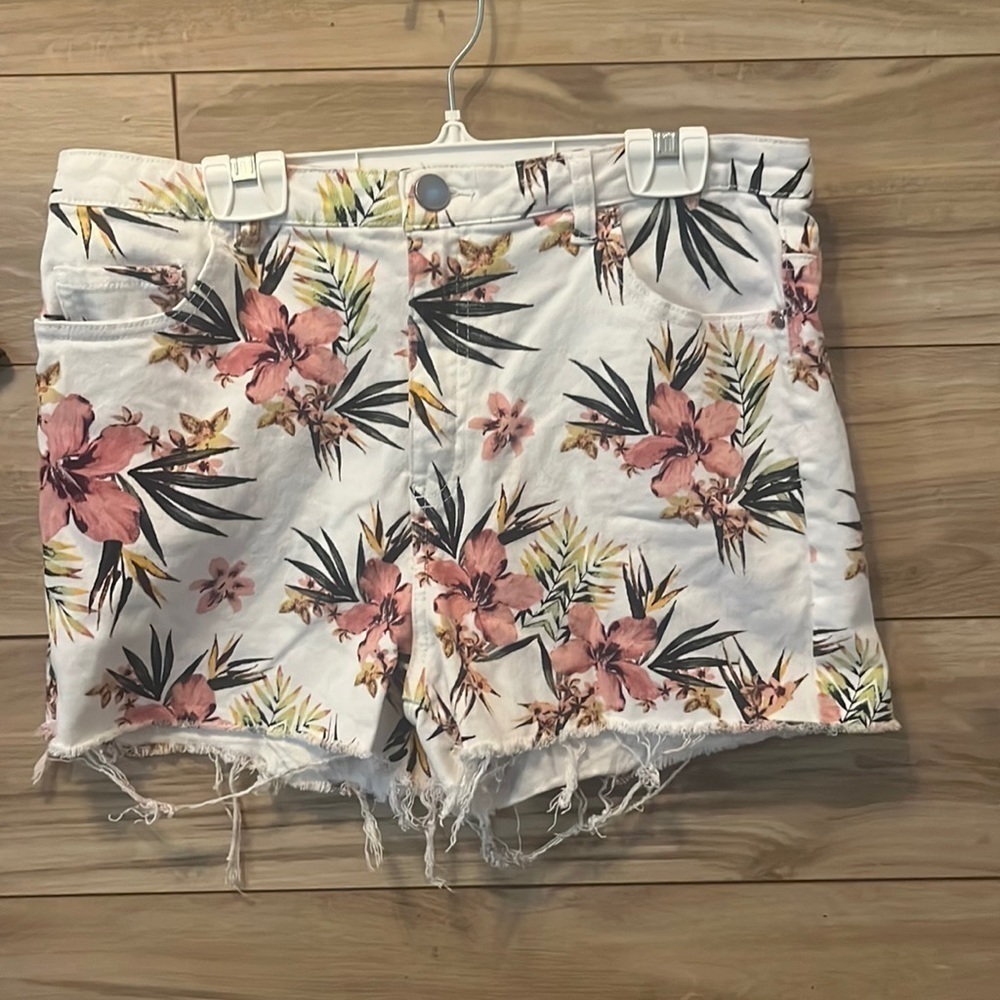 FLORAL frayed shorts